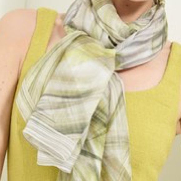 Armani Collezioni Green White Print Silk Scarf NWT - Picture 2 of 7